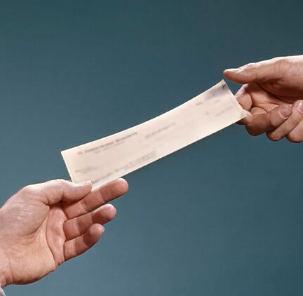 تکلیف قانونی خسارت تاخیر چک پس از سال ها
