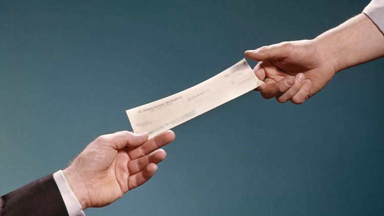 تکلیف قانونی خسارت تاخیر چک پس از سال ها